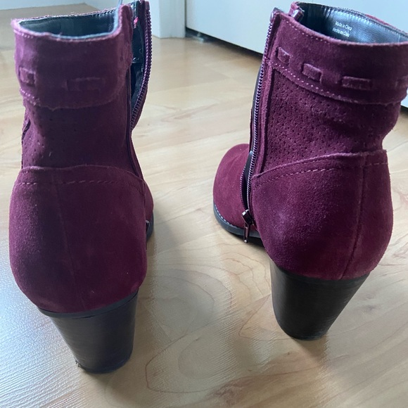 Market and Spruce Maroon Heeled Booties - Picture 6 of 9